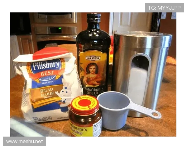 贝林厄姆家的冰箱里只放蛋白粉和冰水